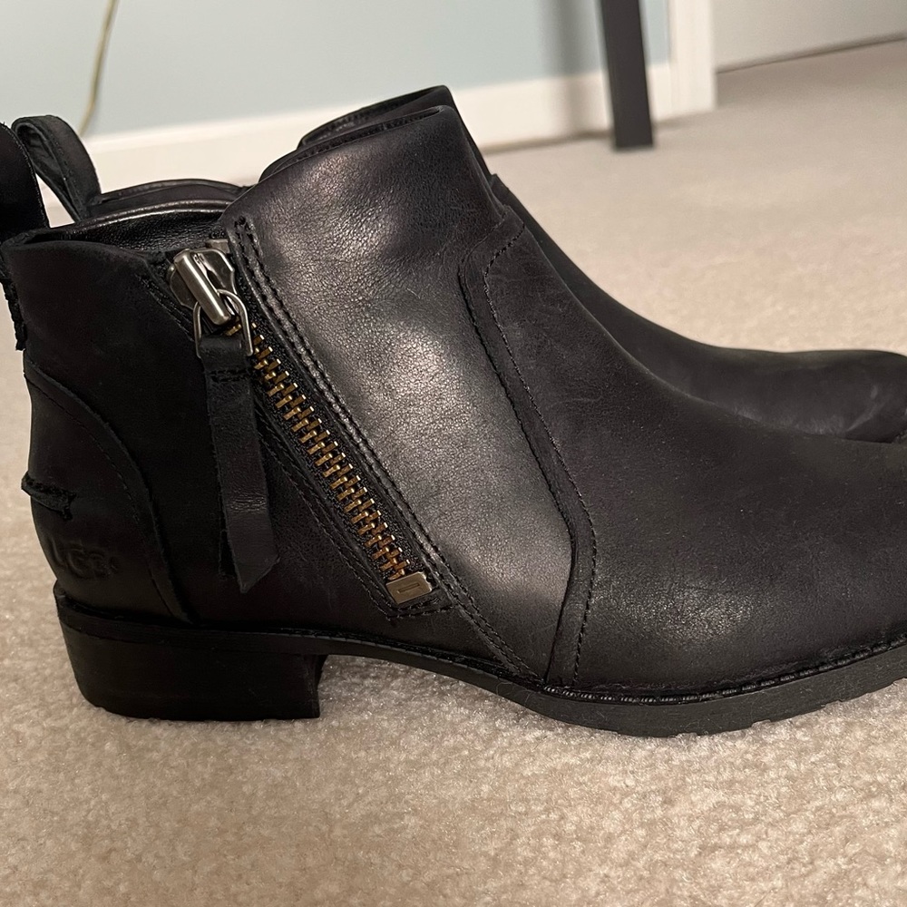 Women’s Size 8 UGG Booties , color black